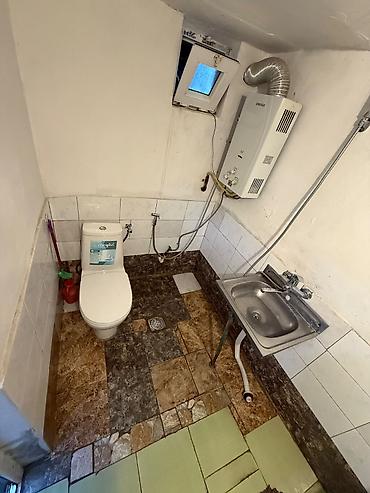 kiraye ev ecemide: 2 otaqlı həyət evi – tam mebellə - Geniş və işıqlı zal: divan, 2 — 2