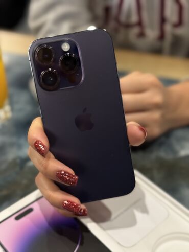 Apple iPhone: IPhone 14 Pro, Б/у, 256 ГБ, Deep Purple, Защитное стекло, Чехол, Коробка, 85 %