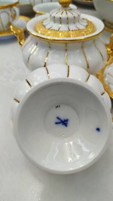 Наборы посуды: Продаются сервисы, первый комплект на 12 персон, производство фирмы — 7