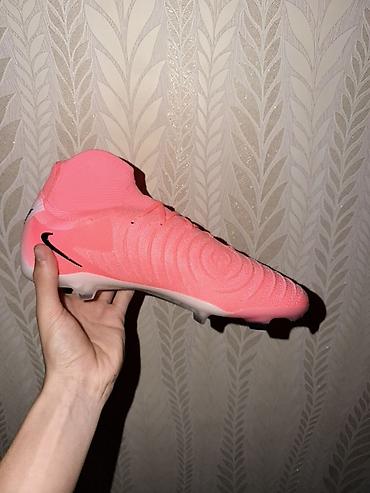Butslar: Nike futbol butsası – yüksək boğazlı, süni ot və təbii ot üçün dişli — 1