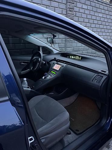 купить авто киргизия: Toyota Prius: 2015 г., 1.8 л, Вариатор, Гибрид — 9