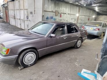 обмен машинами с доплатой: Mercedes-Benz W124: 1992 г., 2.3 л, Механика, Бензин, Седан