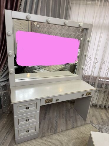 стеклянные кухонные столы: Туалетный столик, Б/у, С зеркалом, ЛДСП
