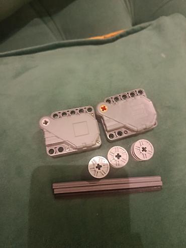 LEGO tipli konstruktor dəstləri: LEGO Technic hissələri dəsti Məzmun: - 2 ədəd boz LEGO Technic — 1