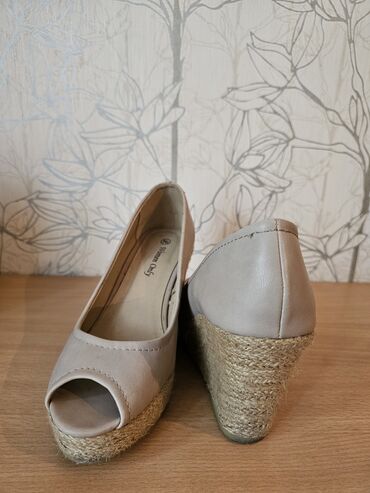 Босоножки, сандалии, шлепанцы: Босоножки, 37.5, Б/у, Самовывоз — 7