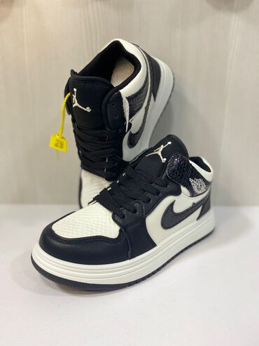 Uşaq ayaqqabıları: Uşaq idman ayaqqabısı – aşağı kəsimli dizayn - Rənglər: qara-ağ və -da lalafo.az — 2 Uşaq ayaqqabıları: Uşaq idman ayaqqabısı – aşağı kəsimli dizayn - Rənglər: qara-ağ və — 2