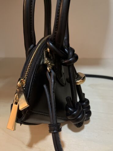 Botinka və botilyonlar: Zara çanta 
Teze alınıb bir iki defe işlenib 
Sıfırdan fergsizdir — 11