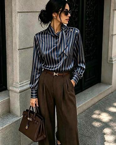 ženske košulje i bluze: Elegantna ženska bluza sa prugama i mašnom na kragni
2400din — 1