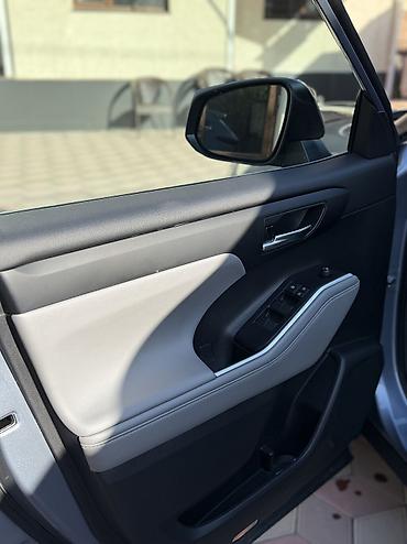 100: Toyota Highlander: 2022 г., 2.5 л, Автомат, Гибрид, Внедорожник — 10