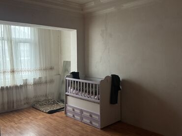 Uzunmüddətli kirayə mənzillər: Təcili satılır !!! 9mərtəbəli binanın 1ci mərtəbəsi. Ev köhnə — 4