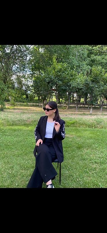 Женский жакет с принтами на рукавах - Классический прямой крой — 2