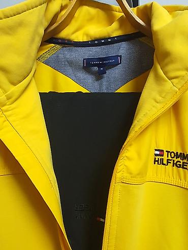 Куртки: Жёлтая мужская куртка Tommy Hilfiger - Размер: M (указан на ярлыке) - — 2