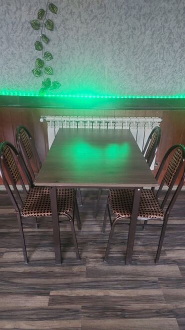 islenmis kafe stollari: Квадратный стол, 4 стула