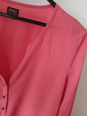 pamucna bluza skecers cizme: ONLY košulja. Napred ima flekicu (fotografija br.4) Koralna boja
