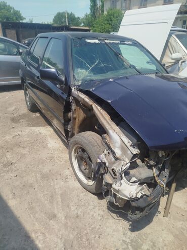 срочно срочно продам машину: Volkswagen Vento: 1994 г., 2 л, Механика, Бензин, Седан