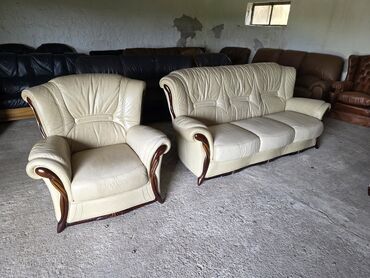 Ostali nameštaj: Elegantna garnitura za sedenje u krem boji, presvučena kožom, sa — 3