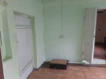 сдаются комнаты в Кыргызстан | Долгосрочная аренда квартир: 42 м², 4 комнаты, Бронированные двери