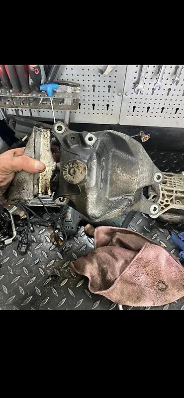 grejaci golf 4: AUDI Q7 4M 2 NOSAC MOTORA STOPA 8W0199308J | Audi q7 q5 q3 q2 A1 A3 — 3