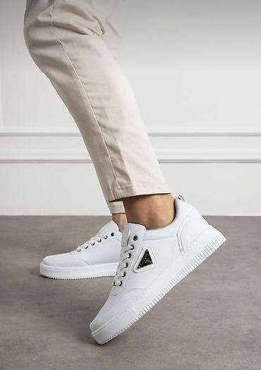 krosofka: Ağ rəngli kişi krossovkası. Minimalist və zövqlü dizayna malik model — 3