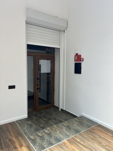 Restoran, kafelər: İcarəyə obyekt – şəhər mərkəzində, tarixi binaların sırasındakı küçədə — 10