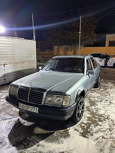 qiş tekeri: Mercedes-Benz W124 sedan - Kuzov: 4 qapılı sedan, mavi-boz rəng. - — 4