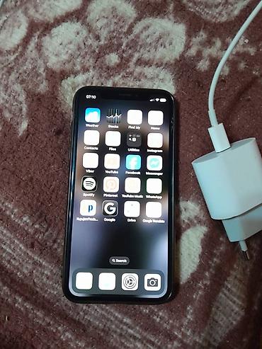 Apple iPhone: Apple iPhone X (srebrni) + punjač - Ekran 5.8" Super Retina OLED — 7