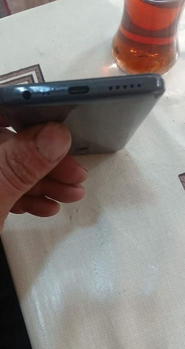 Mobil telefonlar: Redmi 8A yüngül arxa kirişqasında catlar var bide barmak izi işlemir — 6