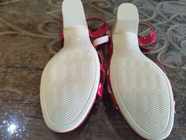 женская кожаная обувь бишкек: Каблуки 32 размер, примиком с дордоя
