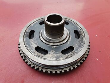 Auto delovi: Donja remenica Lada 21214i Niva. Polovno, očuvano. Skinuto sa — 10