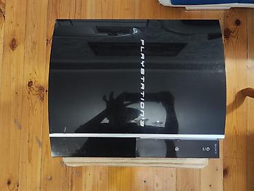 plesteyşin: PlayStation 3 “Fat” (orijinal korpus, qara, ön paneldə gümüş zolaq) — 2