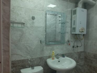 Uzunmüddətli kirayə mənzillər: 1 otaqdan 2 otağa düzətmə, orta mənzildir. Mərkəzi istilik sistemi
