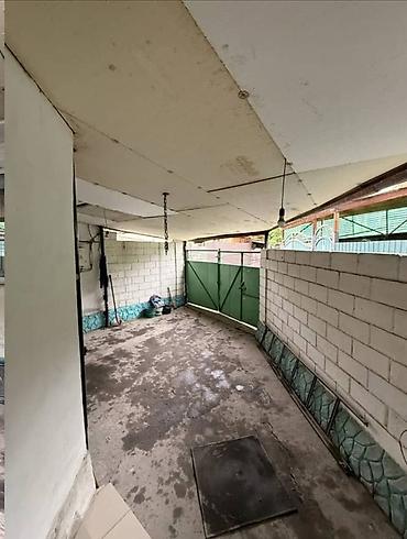 Продажа коттеджей и домов: 🏡 Продаётся просторный дом 📍 Район Ош базар Срочная продажа! • 🛏 — 1