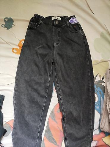 Джинсы: Джинсы классического кроя из плотного денима темно‑синего цвета. - — 9