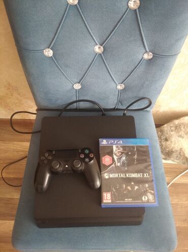 playstation sony 4: Playstation 4 slim satilir munasib qiymete 500gb oyunlu. Ustada