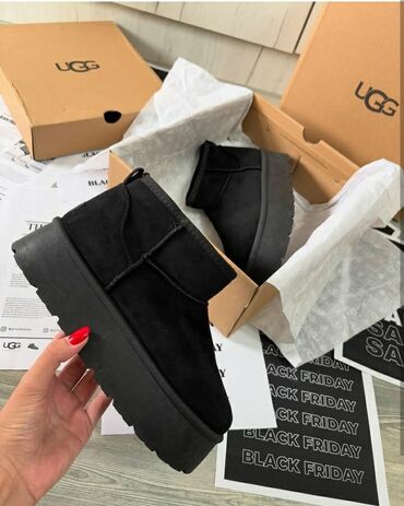 zeleno odelo: Ugg mini boots, color - Black, 41