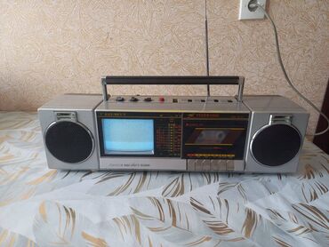 Qulaqcıqlar: Magintaon radio televizor/ Radiosu isleyir televizor açılır