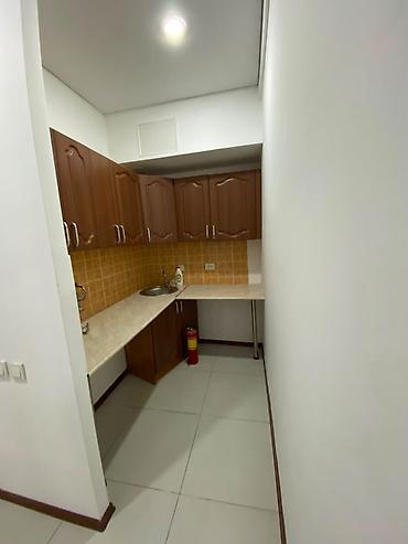Коммерческая недвижимость: Сдаю Офис целиком: 165 м², В жилом комплексе, С ремонтом, С отдельным входом — 6
