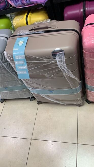 Чемоданы: Чемодан, Новый, Средний (40 - 70 л), Вращающиеся колеса на 360°, Водонепроницаемость, Кодовый замок — 13