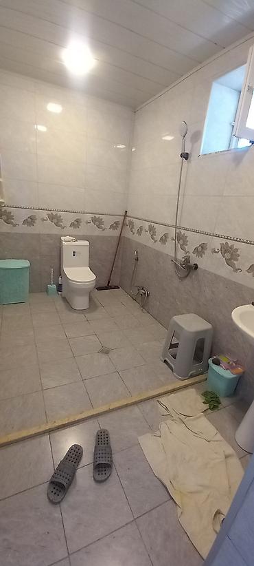 Uzunmüddətli kirayə mənzillər: Satılır: - Plan: geniş zal, ayrıca mətbəx, iri sanitar qovşaq (duş — 3