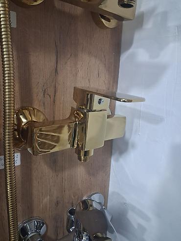 Tualet kiranrəngdə duş qarışdırıcısı (divar tipli) - Material: Möhkəm