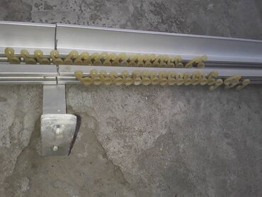 Karnizlər: Retro dekor üçün qədimi dəmir karnizlər satılır. Biri 100 manat — 10