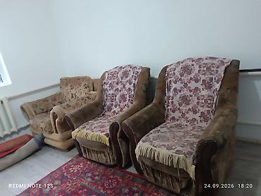 коври для дома: Мягкий гарнитур: диван-кровать + 2 кресла Состав: - трехместный диван — 1
