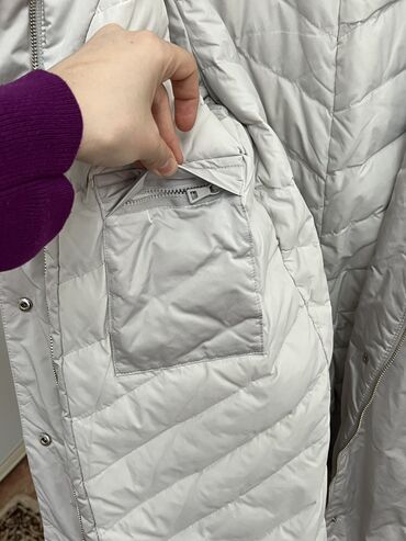 Пуховики и зимние куртки: Пуховик, По колено, С мехом, Стеганый, Ультралегкий, L — 6