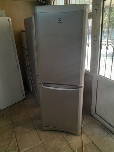 klaviatura satilir: 2 qapılı Indesit Soyuducu Satılır, rəng - Boz