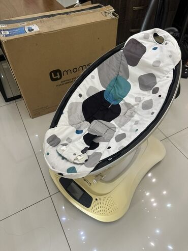 электронная кресло качалка для малыша: Электронный шезлонг-качели 4moms ОРИГИНАЛ MamaRoo с автоматическим