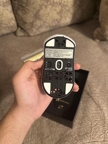 sol qulaqda ses: Attack Shark R5 Ultra oyun siçanı Xüsusiyyətlər: - Sensor: PAW3395 — 4