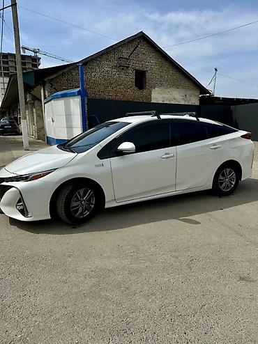 Toyota: Toyota Prius: 2017 г., 1.8 л, Вариатор, Гибрид, Хэтчбэк — 3