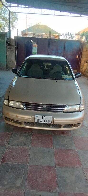 nissan ayi: Nissan Bluebird: 1.6 l | 1997 il Sedan