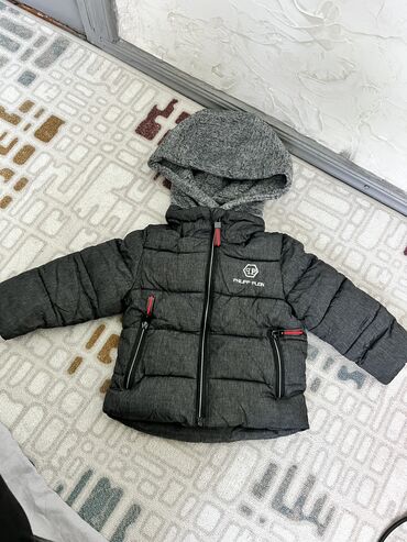 Детская куртка, очень теплая, размер на 80 см, капюшон отстёгивается