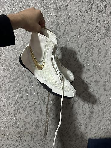 nike air zoom: Nike yüksək boğazlı idman ayaqqabısı - Rəng: ağ üst, qızılı Swoosh — 1